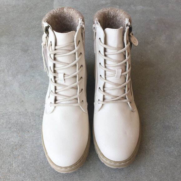The Kelsie Lace-Up Bootie - Winter White - New In Box! - Picture 3 of 7